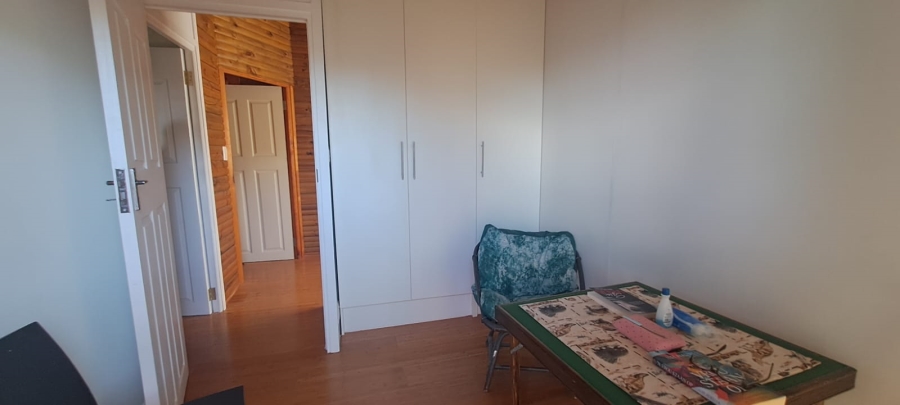 2 Bedroom Property for Sale in Meerenbosch Western Cape